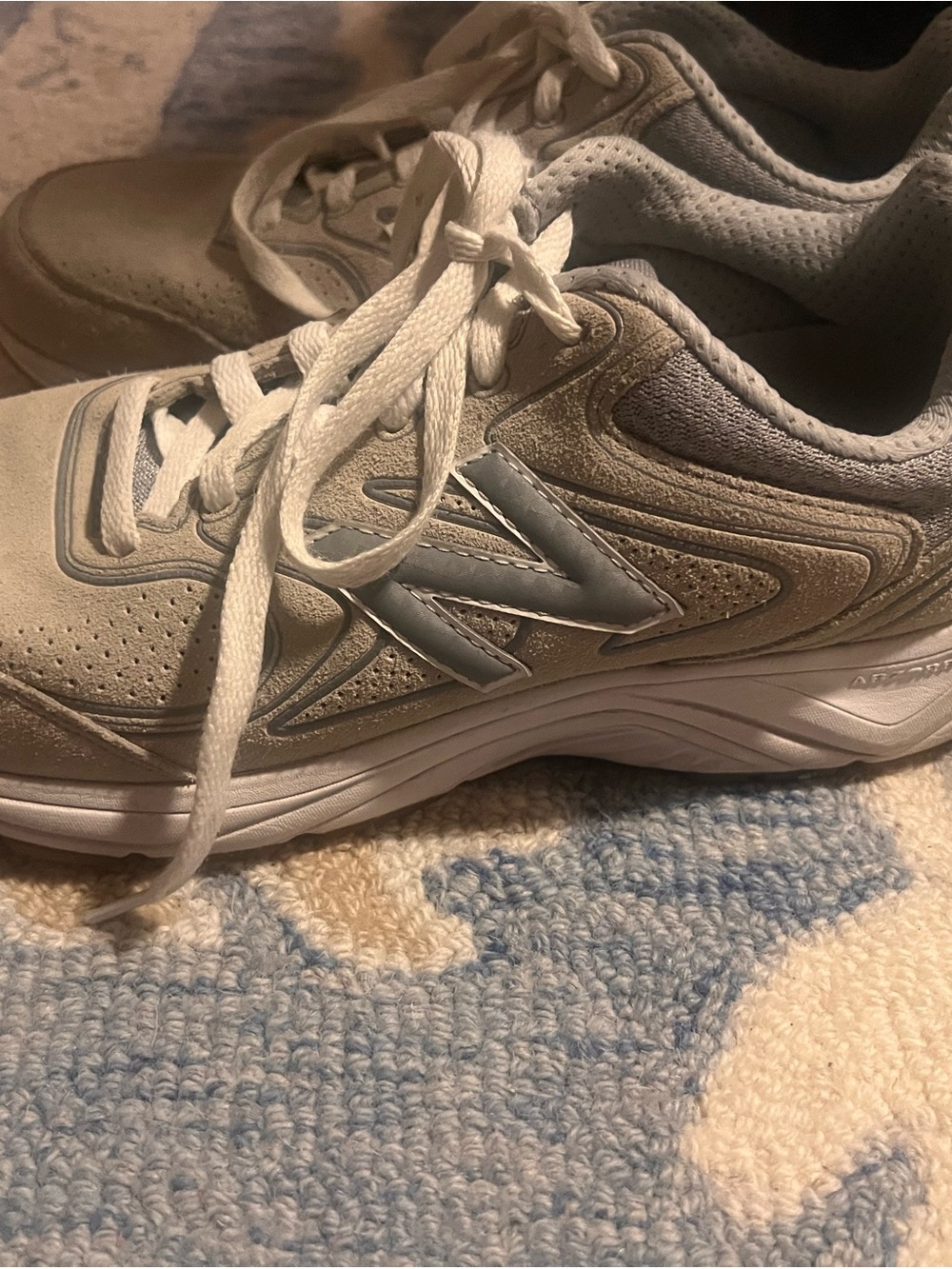 New Balance 840 Silver and Light Gray